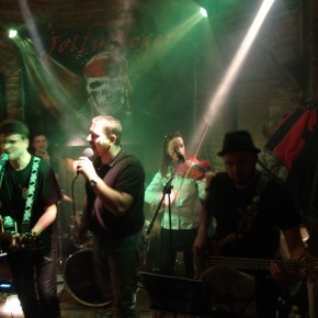 Wieczór szantowy. Koncert grupy Jolly Roger Wieczór szantowy. Koncert grupy Jolly Roger