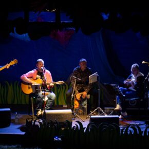 Z gitarą i plecakiem...czyli MuzyKuny w Tawernie Keja Z gitarą i plecakiem...czyli MuzyKuny w Tawernie Keja