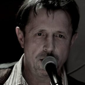 "Odmieniec" Wojtek Shakin Michalski z zespołem „A Gdyby Tak” "Odmieniec" Wojtek Shakin Michalski z zespołem „A Gdyby Tak”